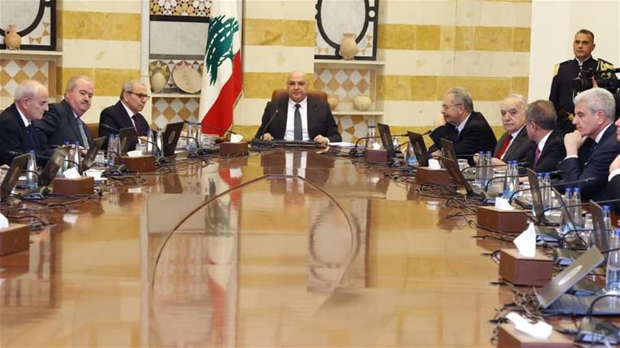 مجلس الوزراء أقر ٦ رواتب إضافية لموظفي القطاع العام ورسوما ضريبية على البنزين و القيمة المضافة وتعيينات جديدة