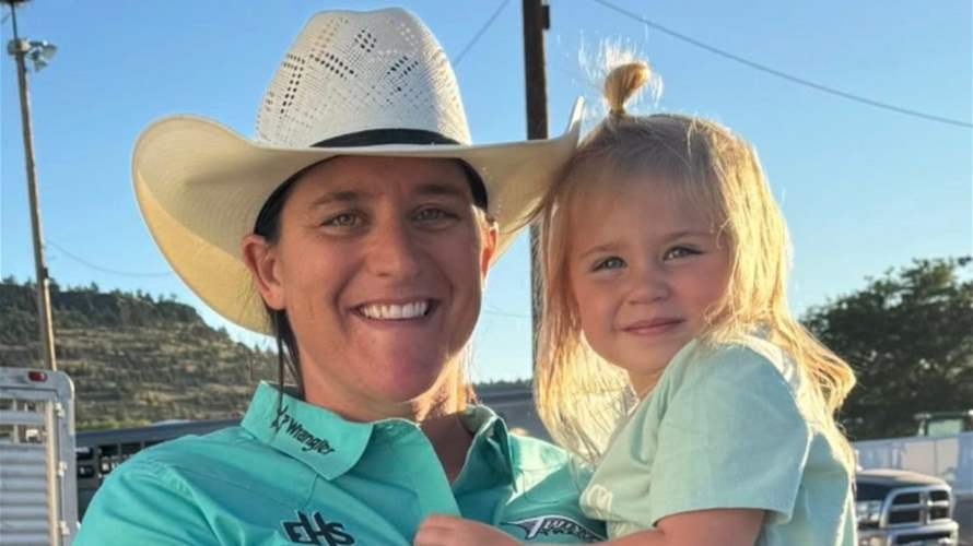 طفلة صغيرة تواجه مصيراً مأساوياً: ذهبت في جولة على ظهر الخيل برفقة والدتها ثم حلت الكارثة