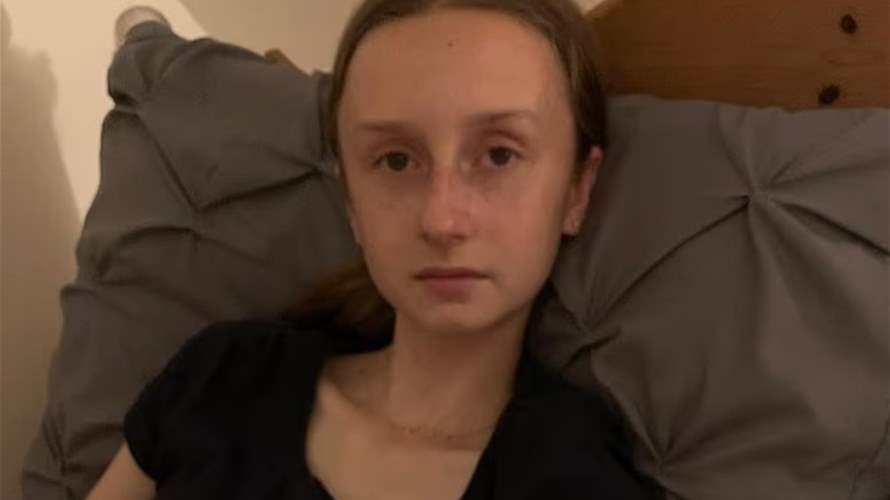 "تساقط شعرها وتوقفت دورتها الشهرية وأصبح جسدها ضعيفاً": هكذا قادت خوارزميات السوشيال ميديا مراهقة إلى حافة الموت