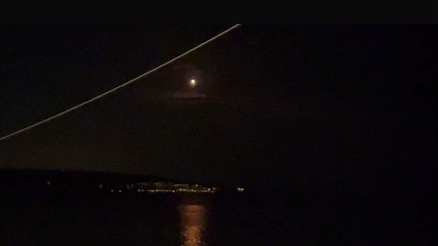 عبور صواريخ في أجواء القطاع الغربي في الجنوب باتجاه فلسطين المحتلة وسماع دوي انفجارات