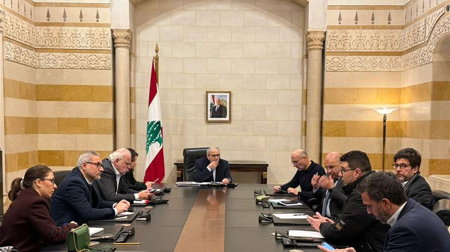 رئيس الحكومة نواف سلام حضر الى مكتبه منذ ساعات الفجر بحضور وزراء الداخلية والعدل والشؤون لمواكبة المستجدات