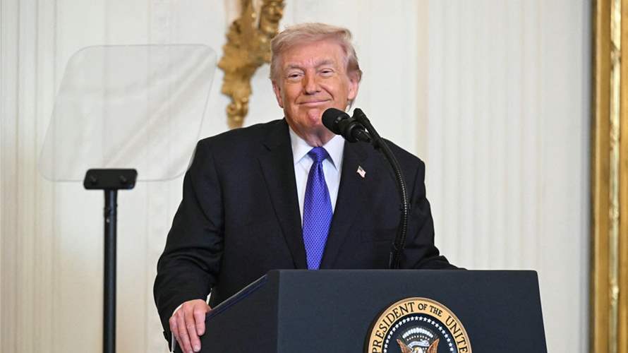 طفح جلدي أحمر كبير على رقبة ترامب يثير التساؤلات... وهذا ما أوضحه الطبيب الرئاسي (صورة)