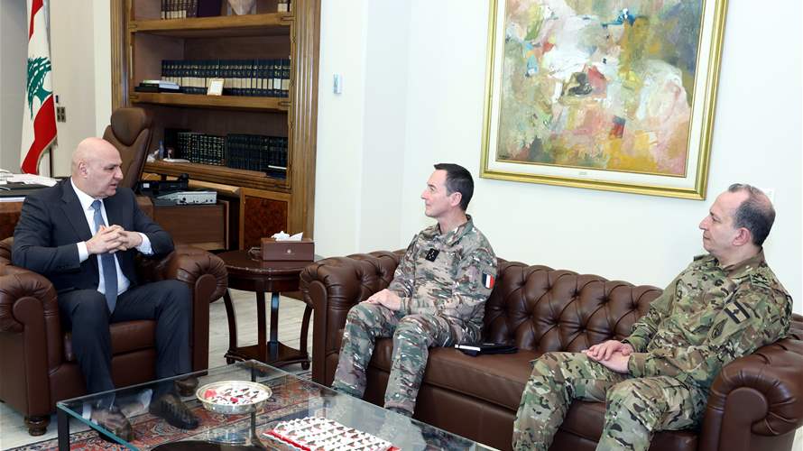 الرئيس عون استقبل في حضور قائد الجيش رئيس أركان القوات المسلحة الفرنسية الجنرال Fabien Mandon موفداً من الرئيس الفرنسي للاطلاع على الأوضاع في لبنان في ضوء التطورات الأمنية الراهنة وقد شكر الرئيس عون الرئيس ماكرون على مبادرته