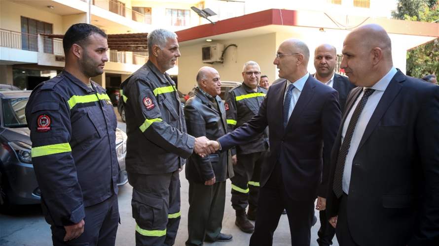 الحجار تفقد غرفة عمليات الدفاع المدني في فرن الشباك واطلع على جهوزية العناصر في ظل الاعتداءات الإسرائيلية