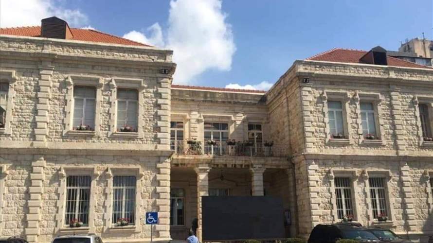 بلدية جونية باشرت بإجراءات في الشارع المحيط بفندق هوليداي بعد ورود اتصال هاتفي لعامل