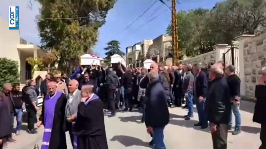 مراسم جنازة ثلاثة شبان في بلدة عين إبل بمشاركة جمع من أبناء البلدة 