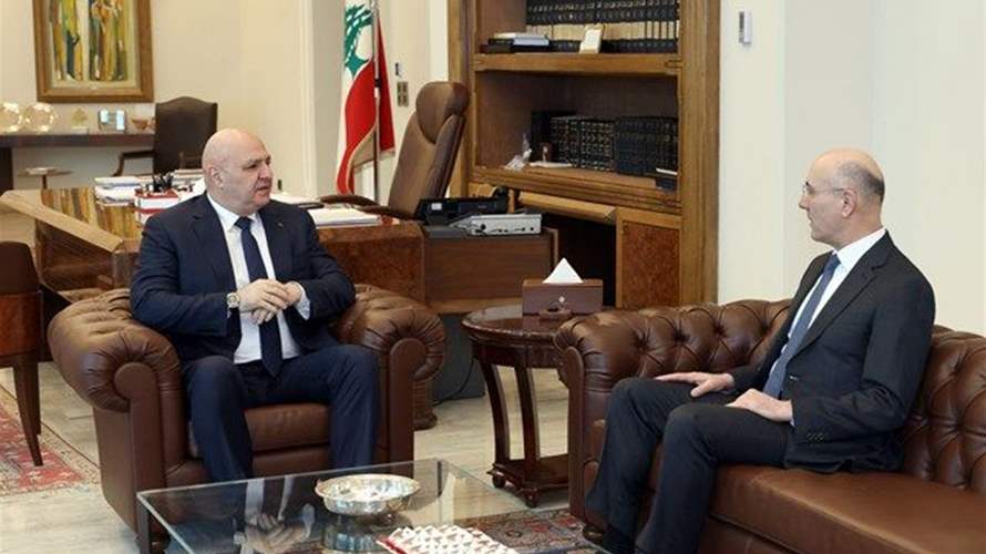 الرئيس عون بحث مع وزير الداخلية الأوضاع الأمنية وإجراءات مواكبة تداعيات الاعتداءات الإسرائيلية