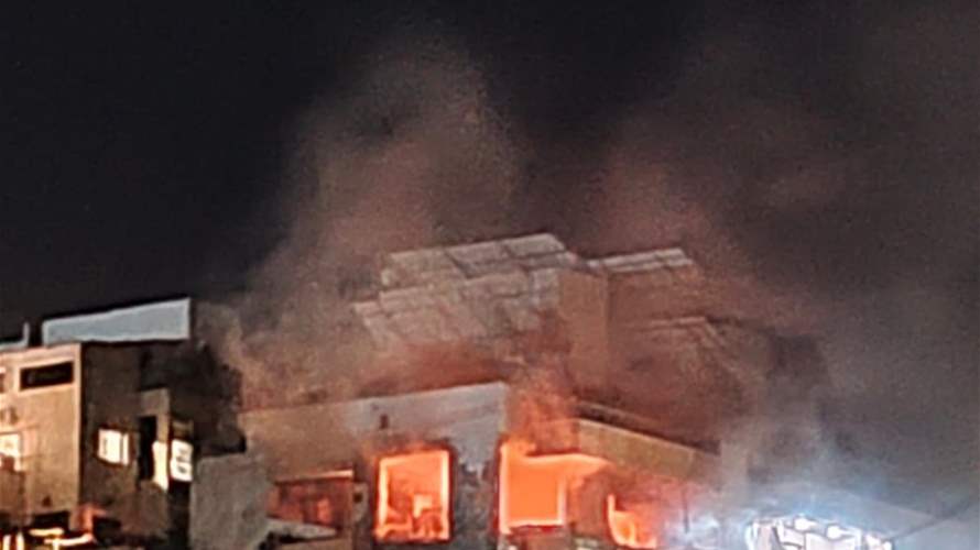 استهداف شقة عند اطراف بلدة عرمون - عاليه فجرا (فيديو)