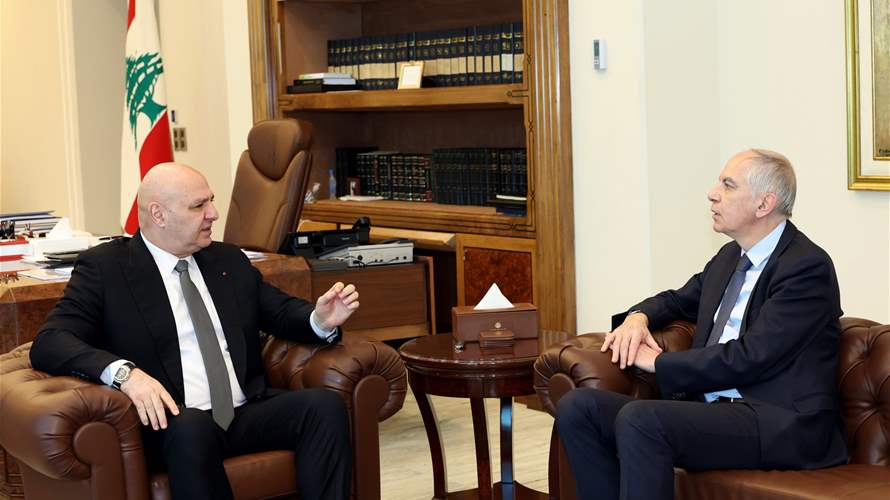 رئيس الجمهورية بحث مع السفير الفرنسي هيرفيه ماغرو تطورات الأوضاع في لبنان والمنطقة والجهود الفرنسية لوقف التصعيد