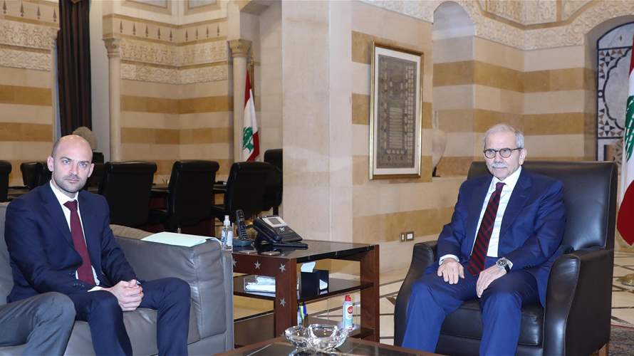 بارو زار رئيس الحكومة وأكد أن بلاده تعمل مع مختلف الأطراف لوقف التصعيد