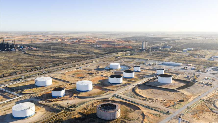 US allows 30-day sale of Iran oil at sea in bid to tame prices