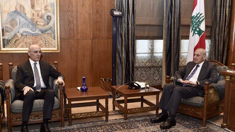  الرئيس نبيه بري يلتقي في هذه الاثناء في عين التينة وزير الداخلية والبلديات أحمد الحجار