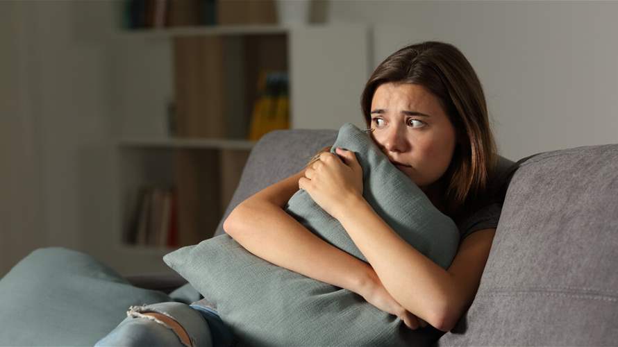 الخوف مُعدٍ أكثر مما تتخيّل… هكذا ينتقل إليك من دون أن تشعر ويُسيطر على عقلك