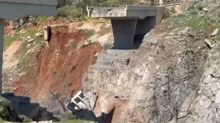 استهداف جسر الدلافة الذي يربط جنوب البلاد بالبقاع شرقًا مرتين...