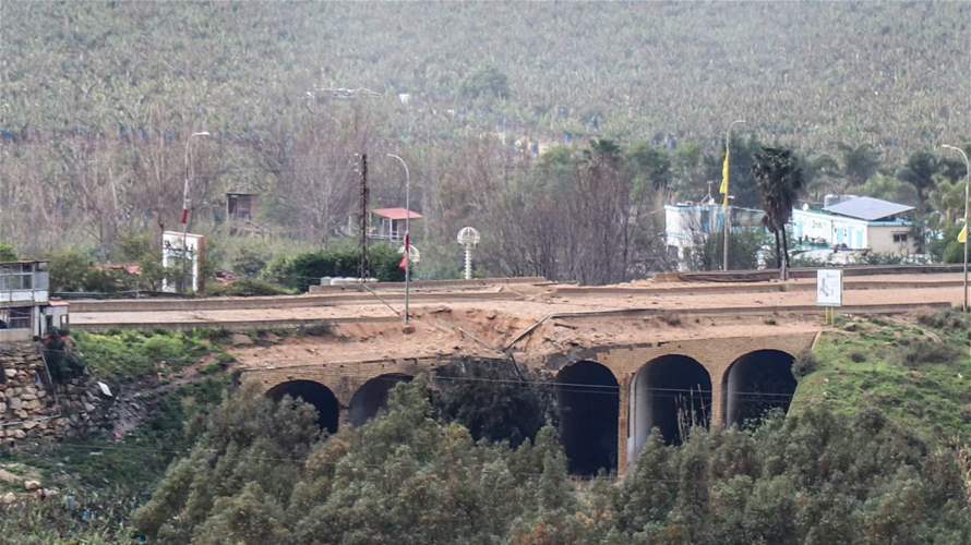 Israeli army strikes bridges in Lebanon, signals broader security campaign