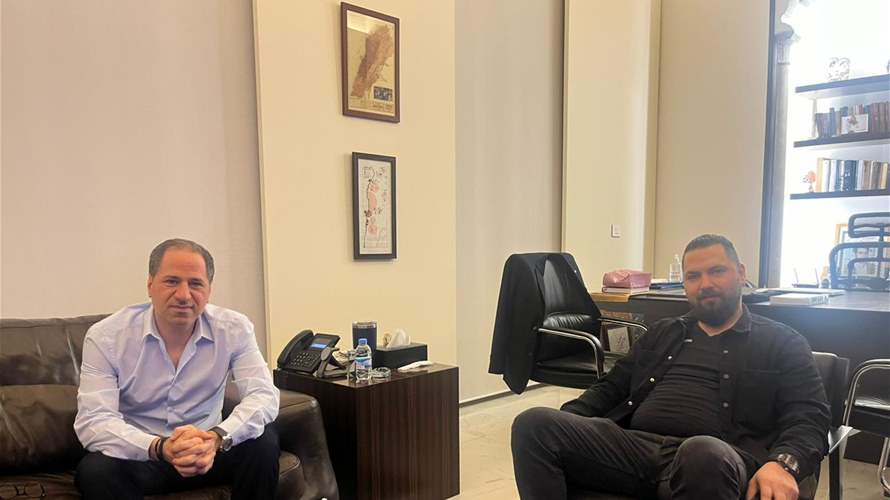 الجميّل يؤكد دعم صمود القرى الجنوبية خلال استقباله مختار عين إبل