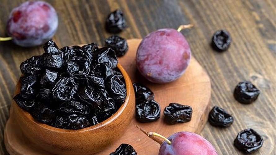 ليس فقط لتنظيم الهضم… البرقوق المجفف يفاجئ الخبراء: يساعد في تقوية العظام والوقاية من السرطان