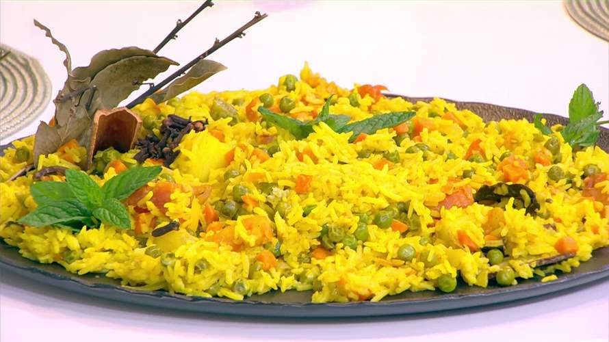 برياني الخضار وحلوى الصفوف بالدبس... طبقان مميزان على طريقة الشيف فادي زغيب (فيديو)