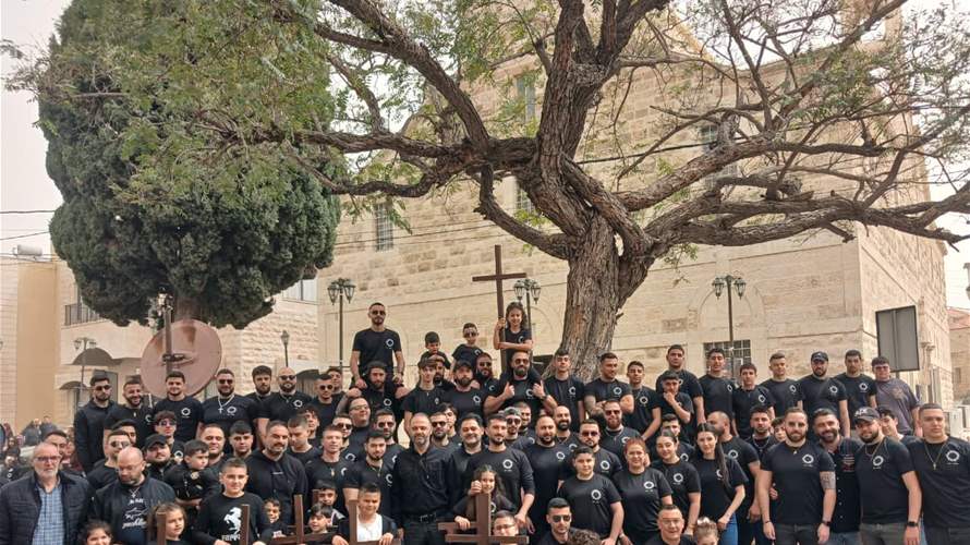 مغدوشة تحيي طقوس الجمعة العظيمة في مسيرة دينية خاصّة (فيديو)