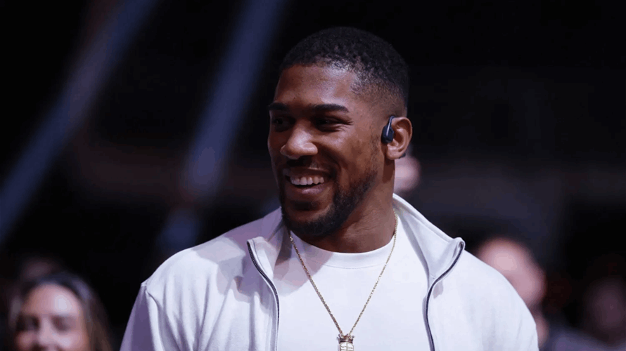 بعد حادث السير المروّع... ظهور علني أول للملاكم جوشوا  (فيديو)