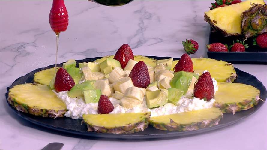 الدجاج مع صلصة دبس الرمان والحامض والقشطة مع الفواكه... طبقان مميزان مع الشيف فادي زغيب (فيديو)