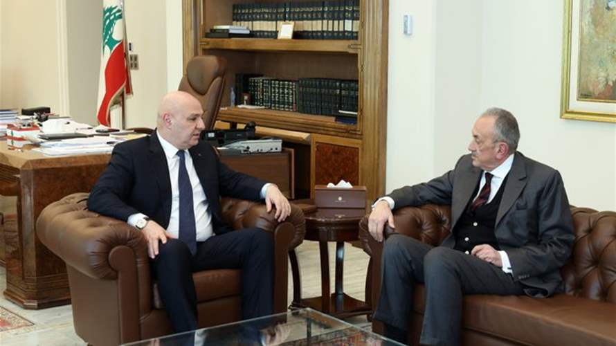 الرئيس عون عرض نتائج الاتصالات لوقف اطلاق النار مع السفير كرم واستقبل النائب أبو فاعور