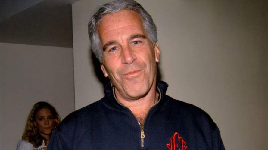 والد إيلون ماسك يفجّر مفاجأة صادمة عن جيفري إبستين: "إنه حيّ يُرزق"