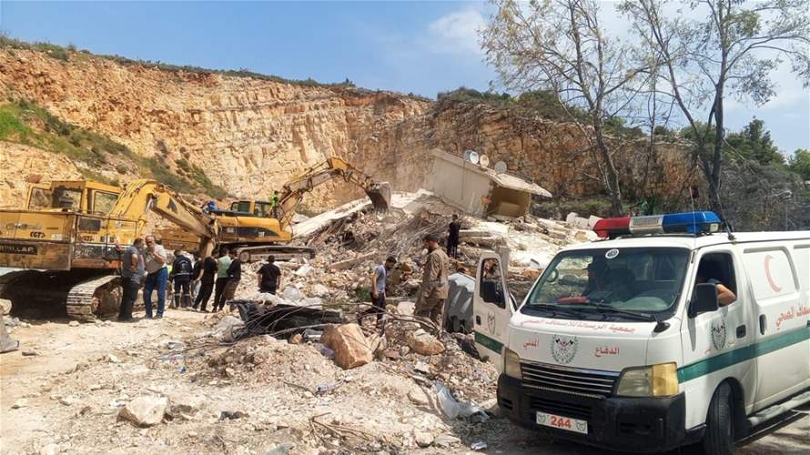 سحب جثامين ثلاثة شهداء واربعة جرحى من تحت ركام مبنى استهدف أمس في كفرملكي