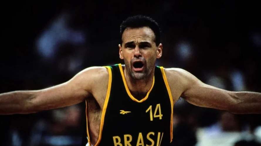 وفاة أسطورة كرة السلة البرازيلية أوسكار شميت