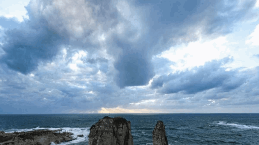 طقس متقلب مع انخفاض اضافي بالحرارة.. وعودة الاستقرار التام الثلاثاء