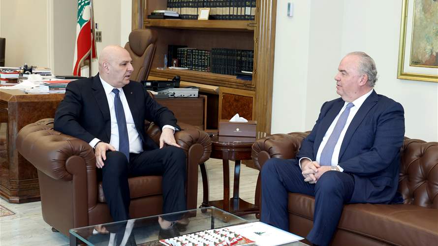 الرئيس عون التقى وزير الاتصالات وأبو فاعور