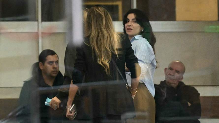 "كان التلاعب مروعًا"... ابنة مارادونا تنفجرغضبًا أمام القضاء باكية: تركوا ابني من دون جد