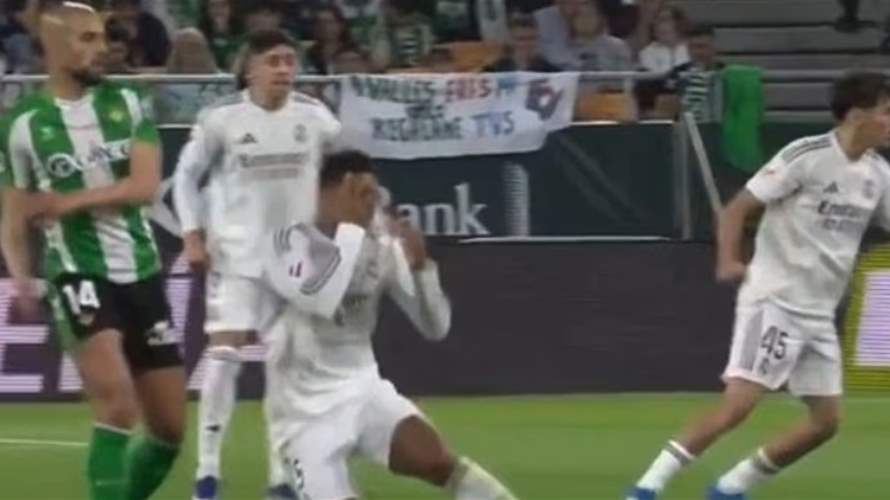 لقطة محرجة لبيلينغهام... تمثيل مثير للجدل يشعل غضب الجماهير في سقوط ريال مدريد