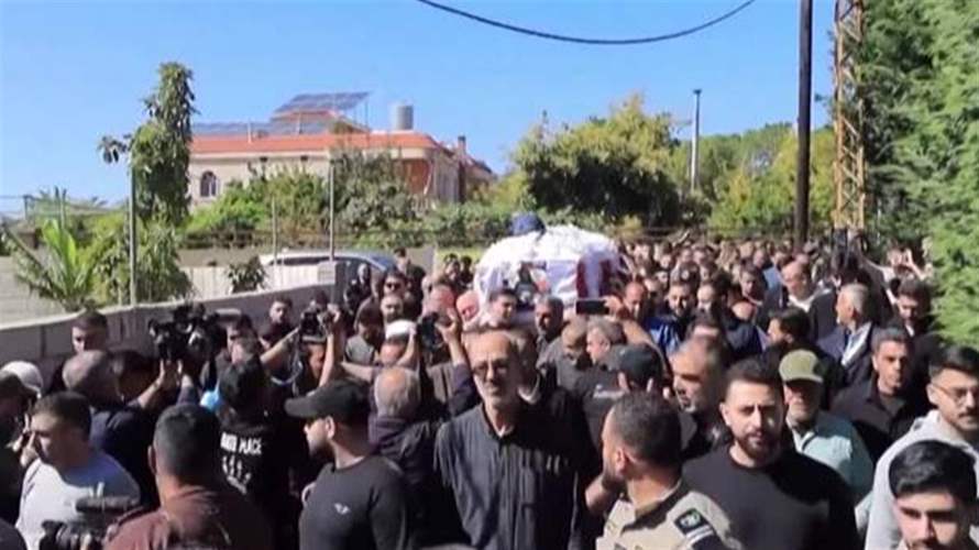 الدفاع المدني يشيّع ثلاثة شهداء قتلتهم إسرائيل أثناء الإنقاذ