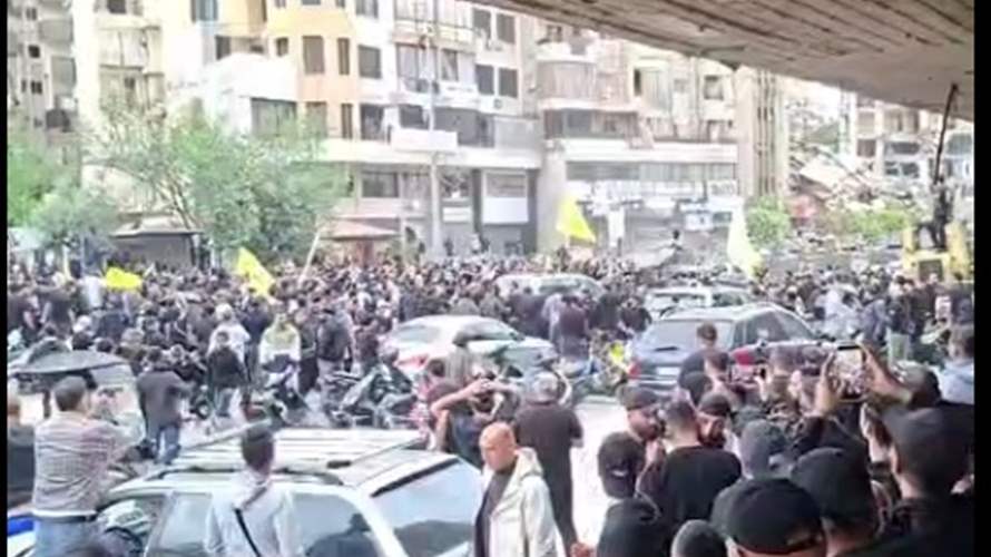 في الضاحية... توتر اثر حضور الجيش الى المنطقة بعد اطلاق نار كثيف خلال تشييع (فيديو)