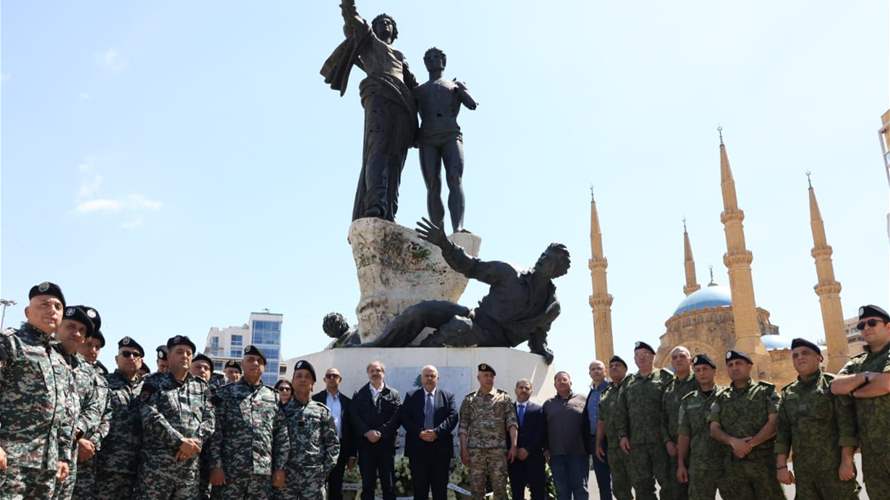 المحافظ عبود ورئيس وأعضاء المجلس البلدي وضعوا اكاليل الورد على نصب الشهداء في وسط بيروت  
