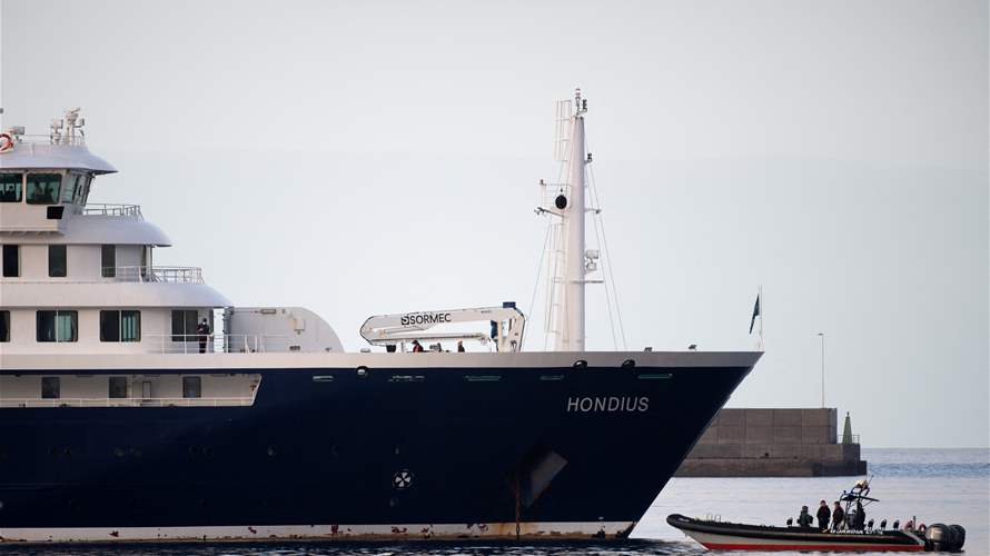Evacuation of hantavirus-hit ship starts in Canary Islands
