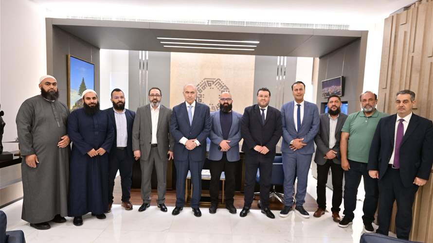 مخزومي التقى وفدا من أهالي الموقوفين الإسلاميين: قانون العفو العام يشكل أولوية وطنية ملحة