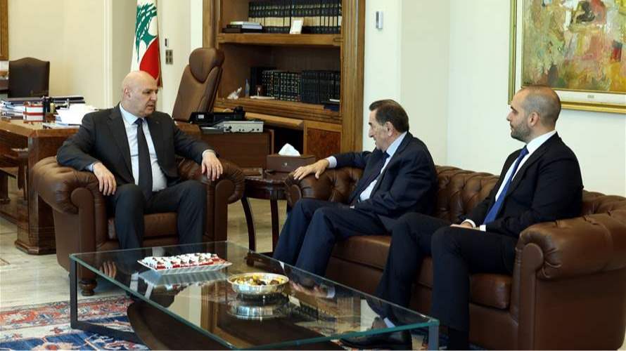 الرئيس جوزاف عون استقبل الوزير السابق بطرس حرب ونجله المحامي مجد حرب وعرض معهما الأوضاع العامة في البلاد في ضوء التطورات الراهنة وشكر الوزير السابق حرب الرئيس عون على مواساة العائلة بوفاة شقيقه المرحوم الدكتور فؤاد حرب