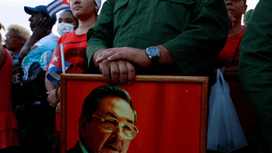 Cubans gather before US embassy in Havana to protest Raul Castro indictment