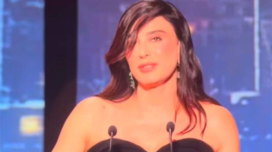 فيديو مؤثر لنادين لبكي من مهرجان كان السينمائي: كيف نحتفي بالحياة والموت يحيط بلبنان؟ 