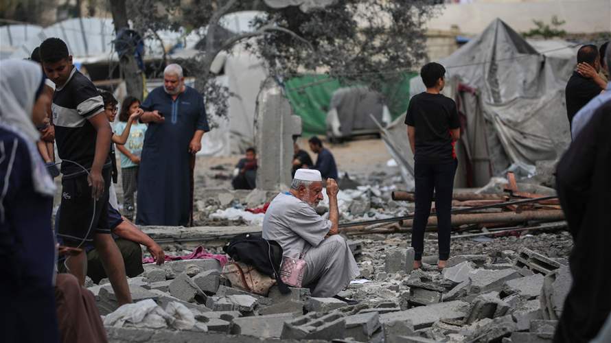 مقتل خمسة فلسطينيين بغارة إسرائيلية في وسط قطاع غزة وفق مصدر طبي والدفاع المدني 