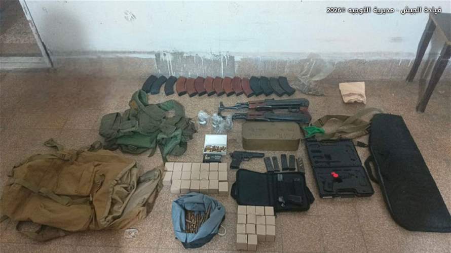 الجيش: توقيف 3 مواطنين لحيازتهم أسلحة وذخائر حربية وآخر لإقدامه على إشهار مسدس على دورية أثناء مواكبتها قافلة مساعدات  