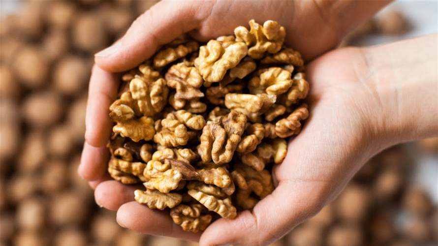 حفنة من الجوز قبل النوم... دراسة تكشف تأثيراً مفاجئاً على الصحة