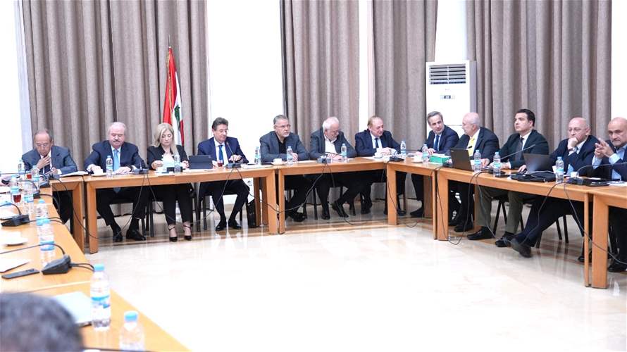 لجنة المال تقر "الإقامة الذهبية" للمستثمرين غير المقيمين وتمنح مخاتير لبنان 5% من الطابع