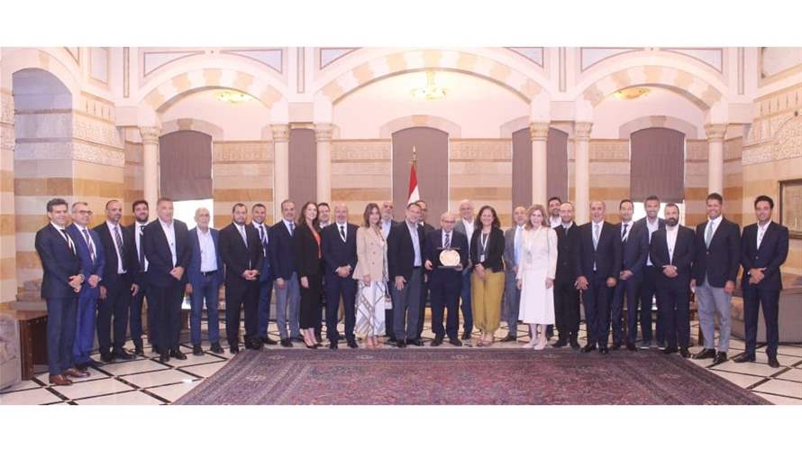رئيس الحكومة استقبل وفدا من Young Presidents’ Organization: لا أحد يستطيع أن ينجز شيئا بمفرده وبدأنا العمل على مشاريع واضحة للشراكة بين القطاعين العام والخاص