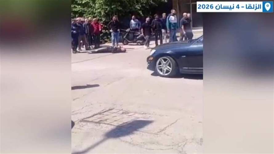 في سوق الزلقا التجاريّ زجاج داكن يؤدّي إلى إطلاق النار