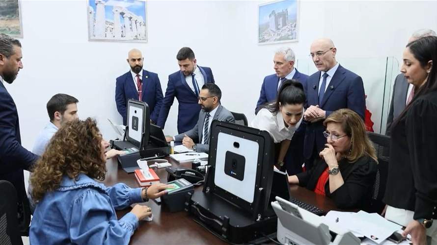 الحجار أطلق خدمة البصمة البيومترية للمرة الأولى خارج لبنان لإصدار جوازات السفر البيومترية