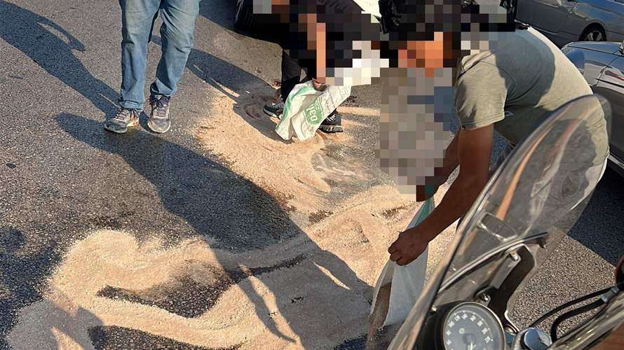 التحكم المروري بعد تسرب زيوت من سيارة معطلة: تمت معالجة الزيوت ورشّ رمال على جسر الدورة باتجاه بيروت