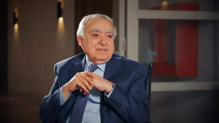 وزير الثقافة تسلم نسخة من كتاب بيبلوس والبحر "Byblos et la mer "